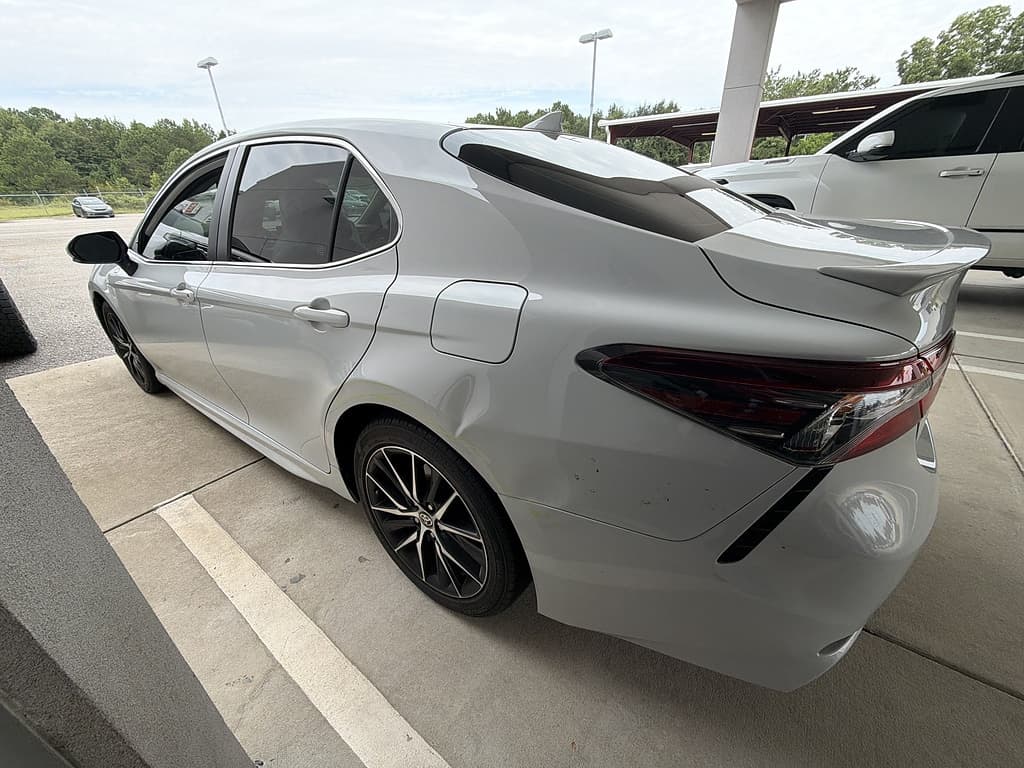 2024 Toyota Camry SE — photo 1 of 3