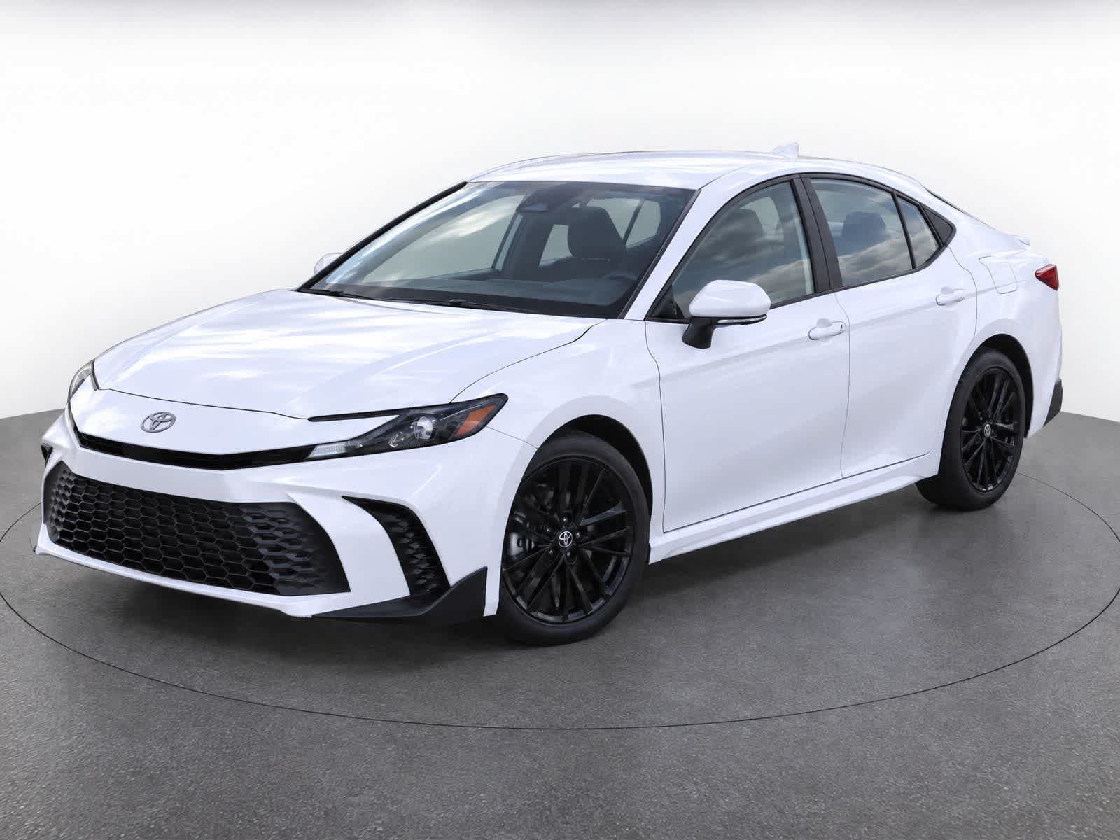 2025 Toyota Camry SE — photo 1 of 14