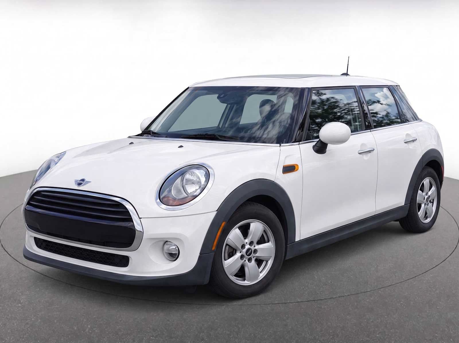 2016 Mini Cooper Hardtop 4 Door Base — photo 1 of 14