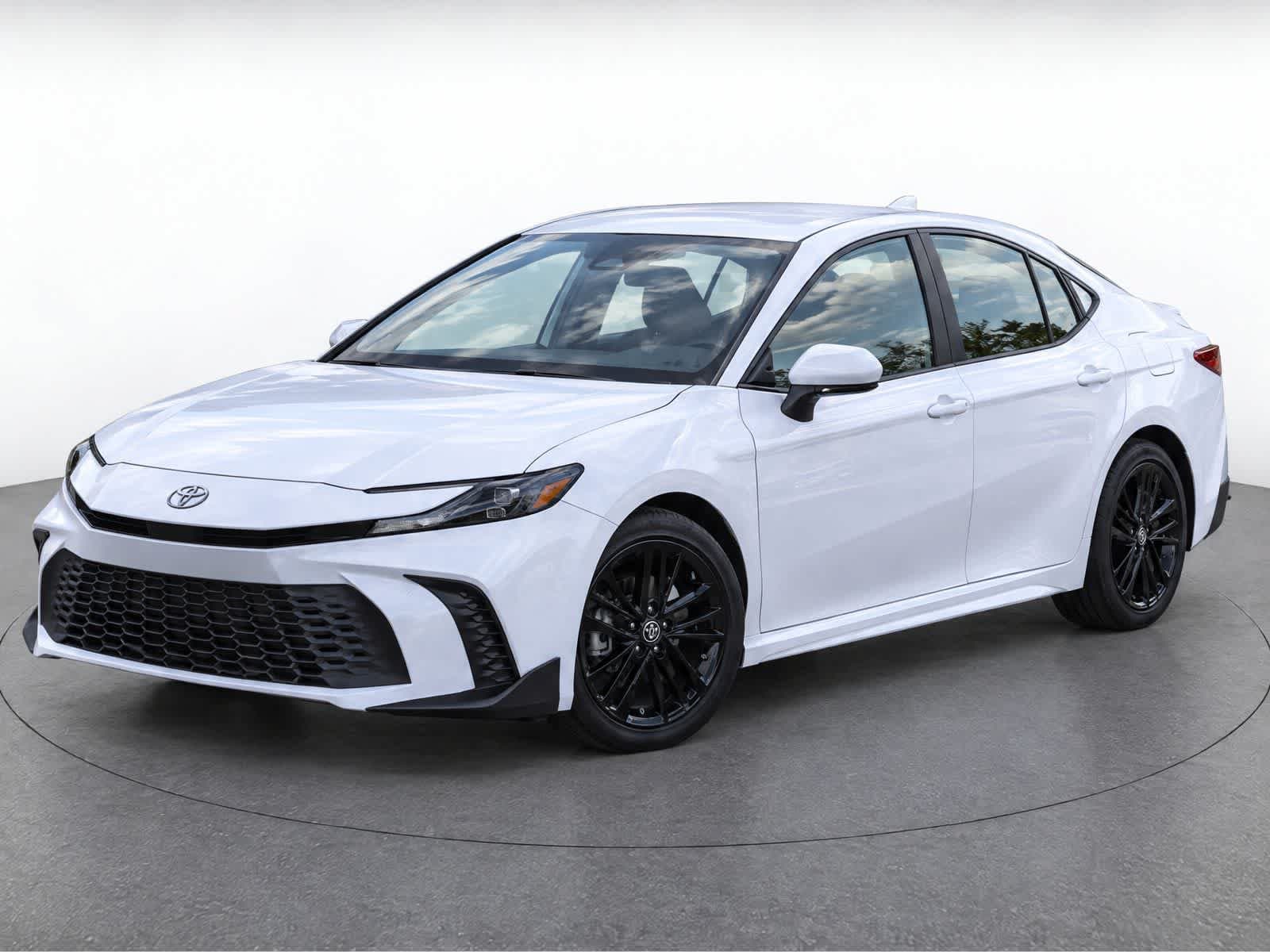 2025 Toyota Camry SE — photo 1 of 14