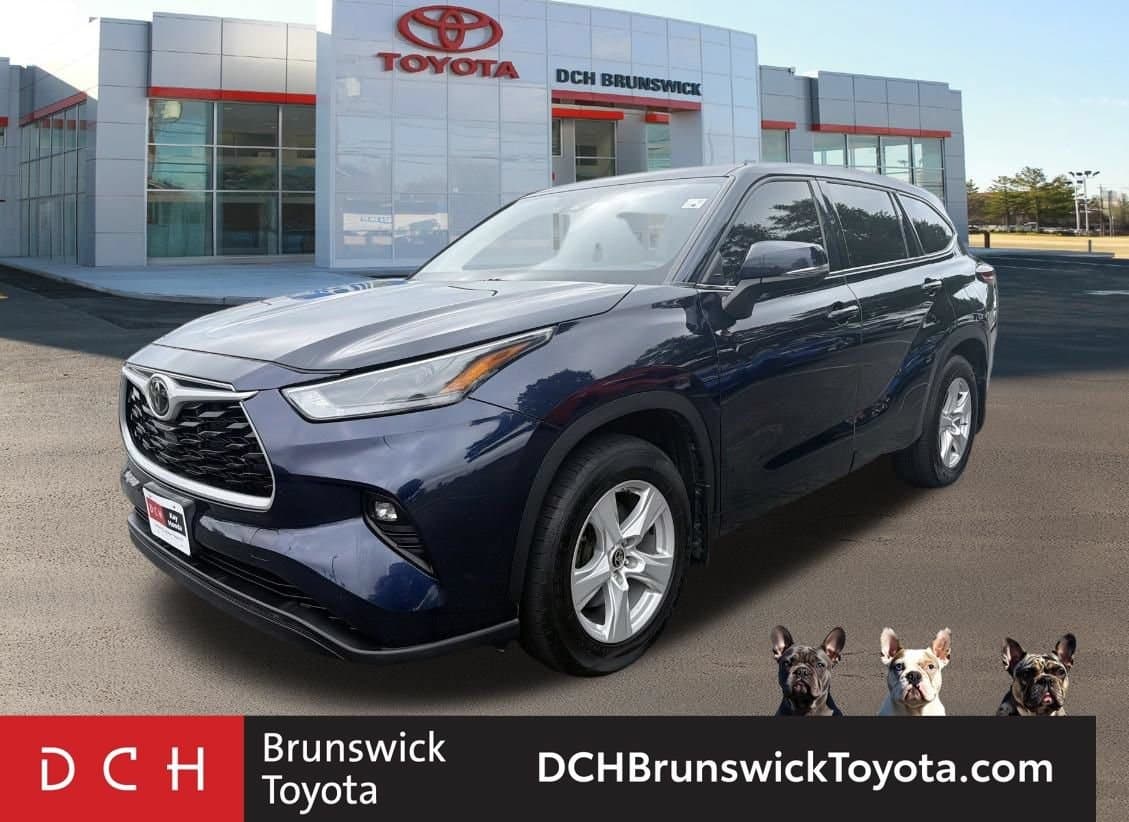2022 Toyota Highlander LE — photo 1 of 39
