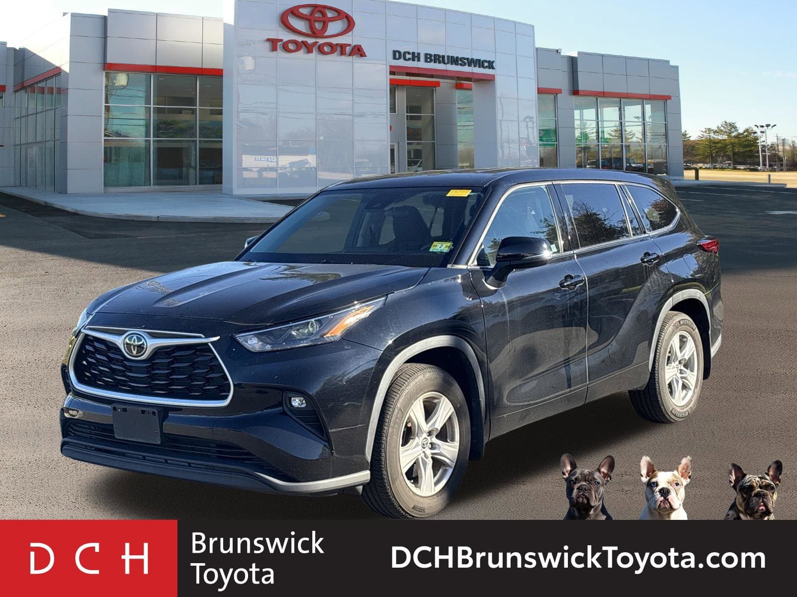 2022 Toyota Highlander LE — photo 1 of 30