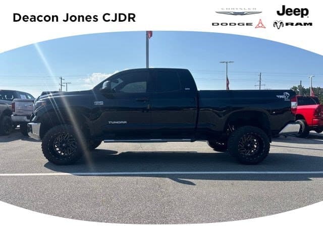 2017 Toyota Tundra 4WD SR5 5.7L V8 w/FFV — photo 1 of 9