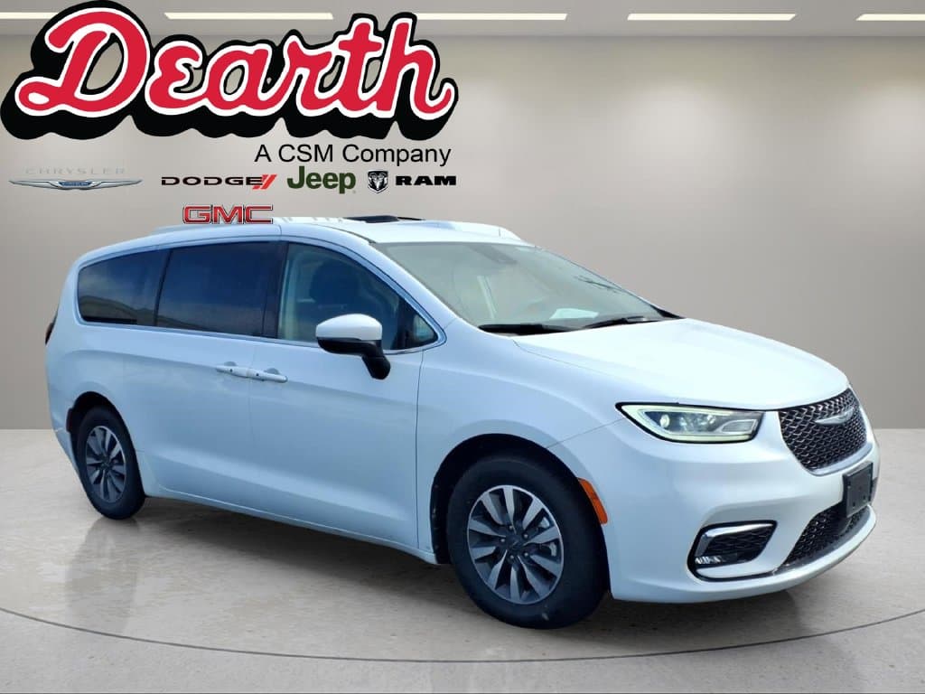 2023 Chrysler Pacifica Hybrid Touring L — photo 1 of 26