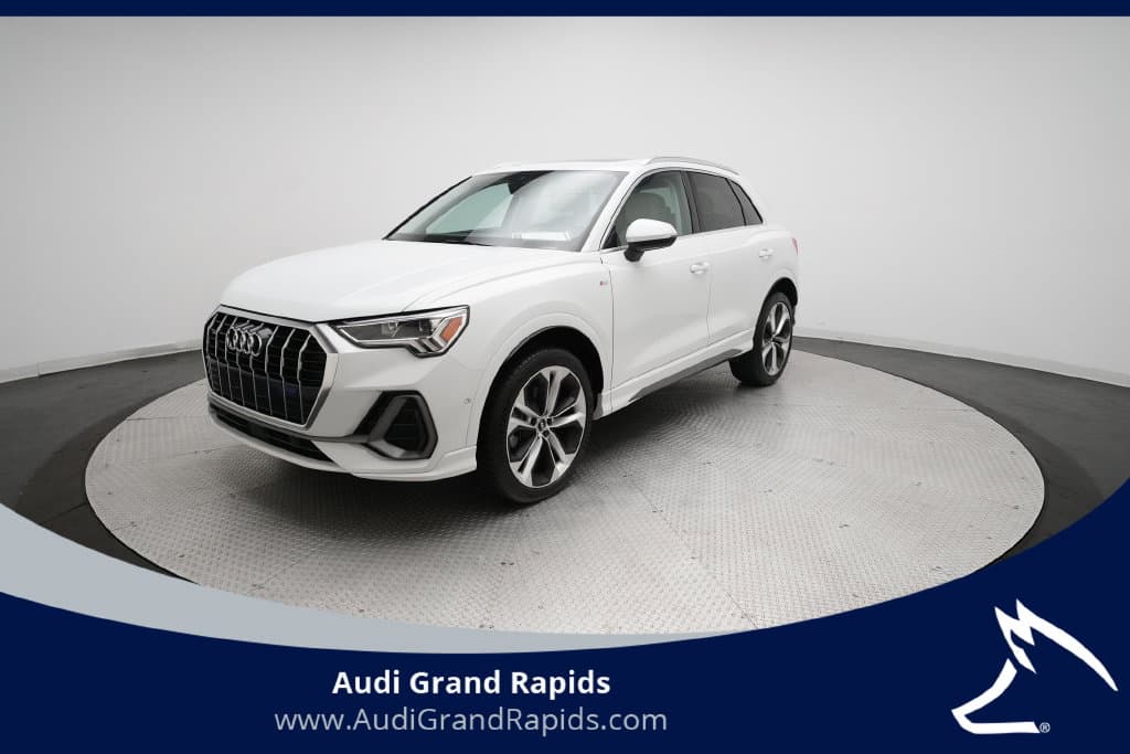 2020 Audi Q3 S line Prestige — photo 1 of 38