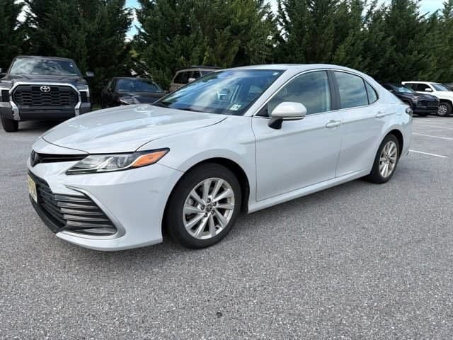 2023 Toyota Camry LE — photo 1 of 4