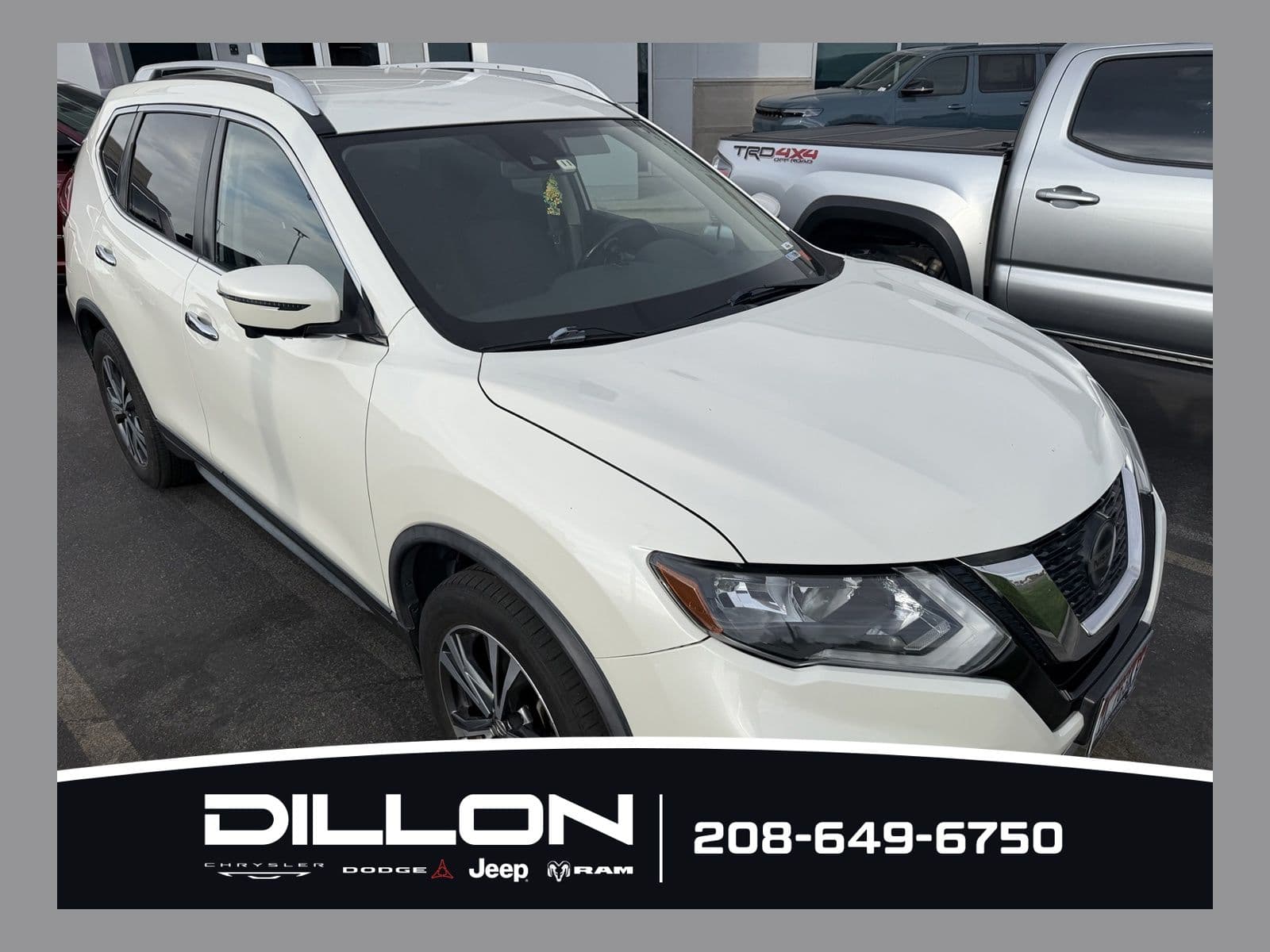 2019 Nissan Rogue SV — photo 1 of 5