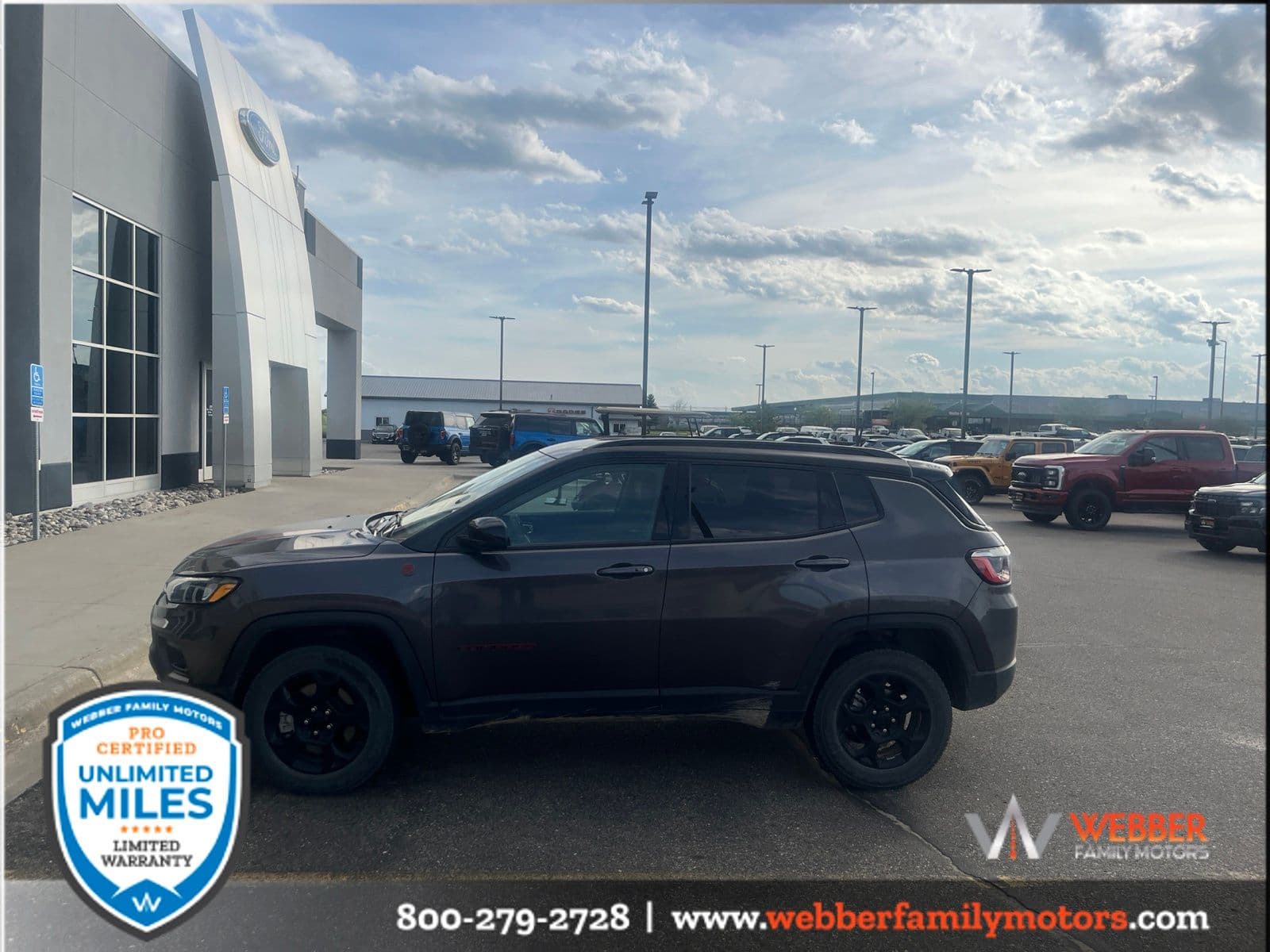 2023 Jeep Compass Trailhawk — photo 1 of 10