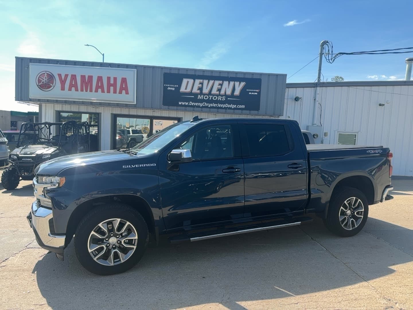 2021 Chevrolet Silverado 1500 LT — photo 1 of 27