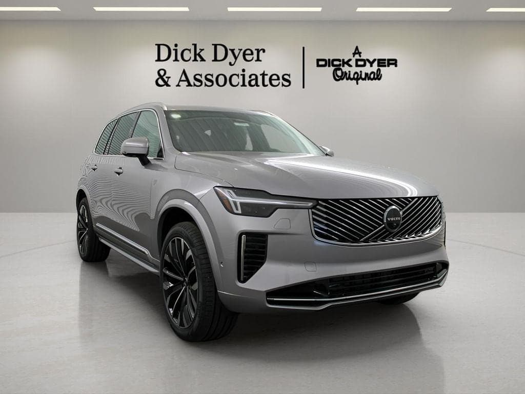 2026 Volvo XC90 B5 Plus 7-Seater — photo 1 of 34