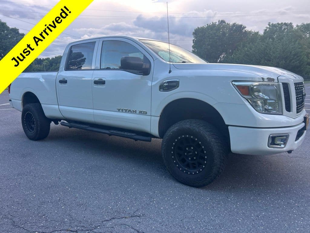 2016 Nissan Titan XD S Diesel — photo 1 of 9