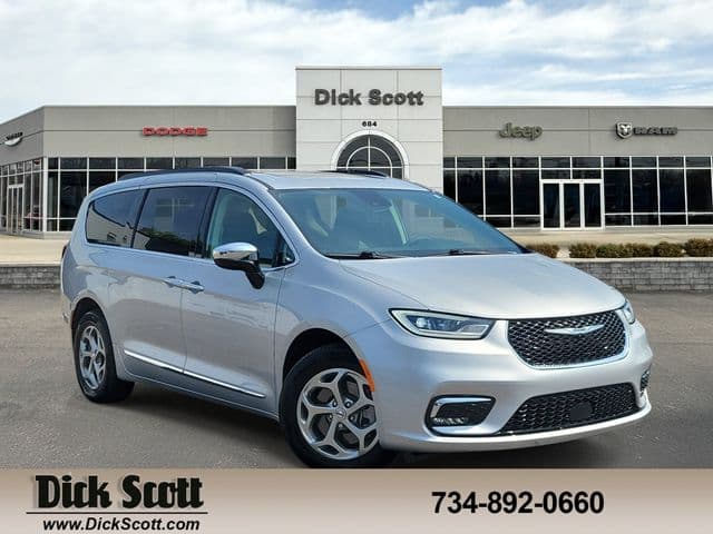 2023 Chrysler Pacifica Limited — photo 1 of 33