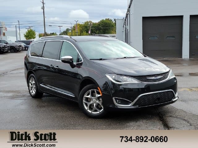 2019 Chrysler Pacifica Limited — photo 1 of 30