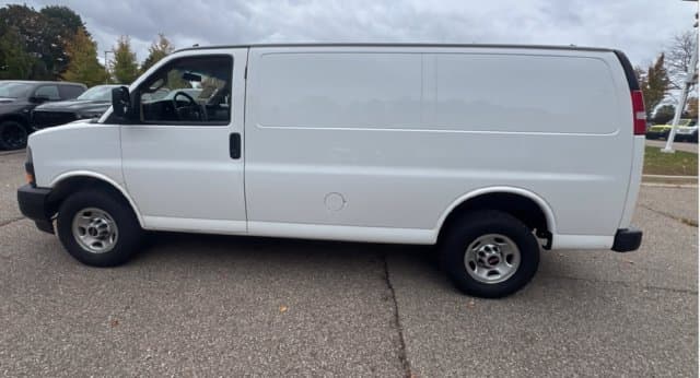 2023 GMC Savana Cargo Van Base — photo 1 of 3