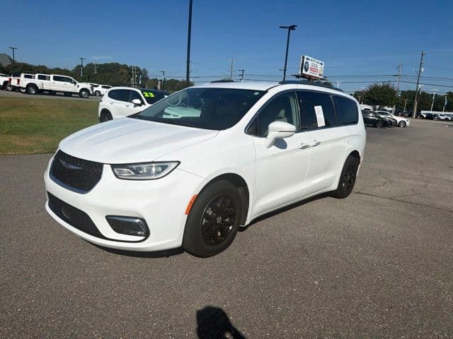 2021 Chrysler Pacifica Touring L — photo 1 of 19