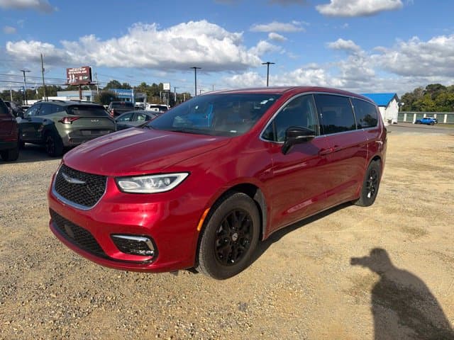 2025 Chrysler Pacifica Select — photo 1 of 20