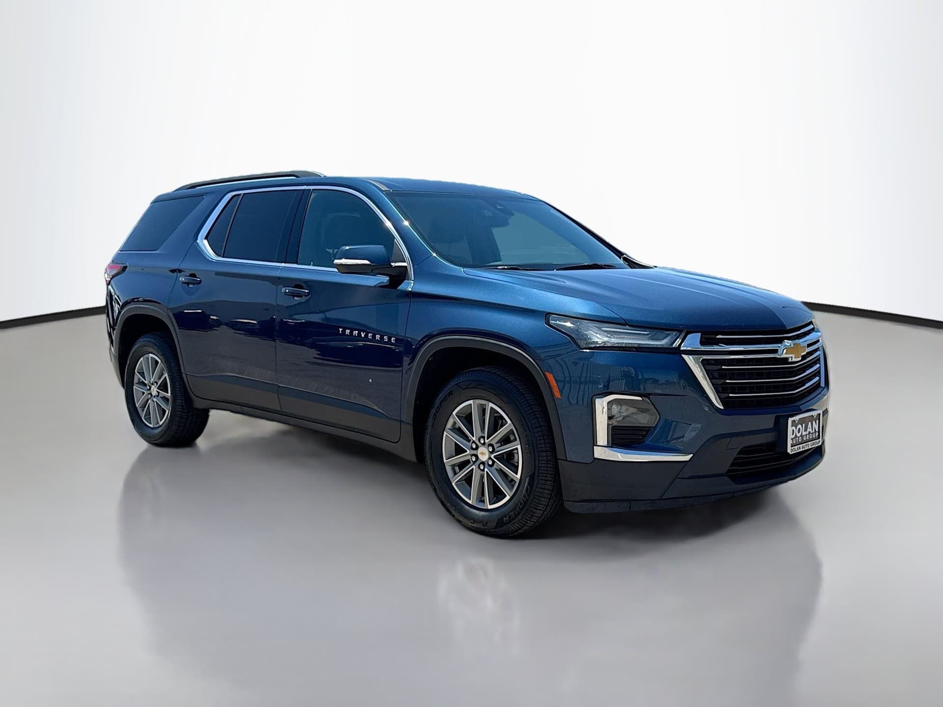 2023 Chevrolet Traverse LT Cloth w/1LT — photo 1 of 38
