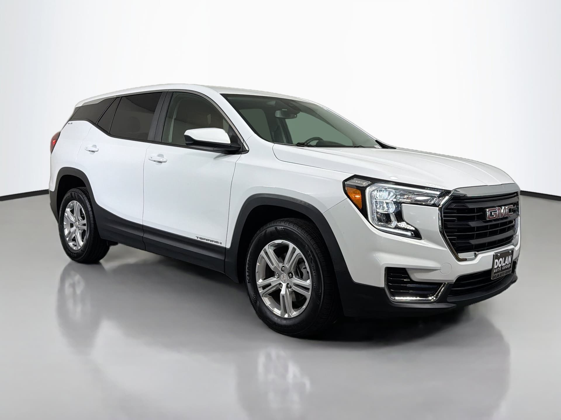 2024 GMC Terrain SLE — photo 1 of 34