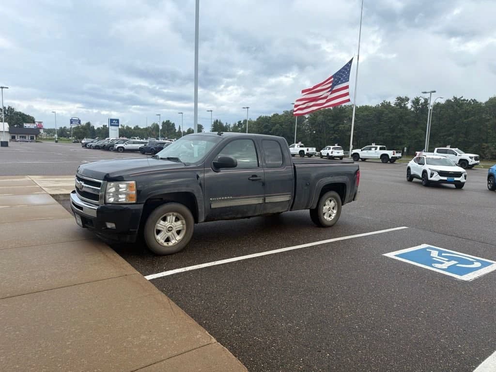 2010 Chevrolet Silverado 1500 LT — photo 1 of 27