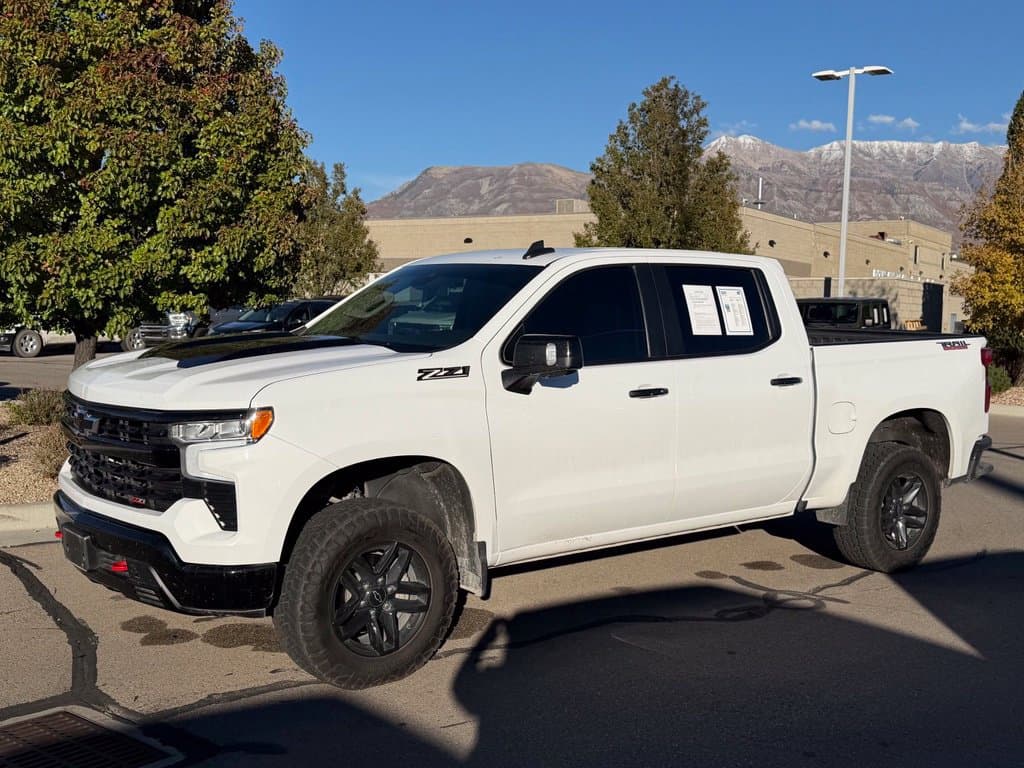 2023 Chevrolet Silverado 1500 LT Trail Boss — photo 1 of 21