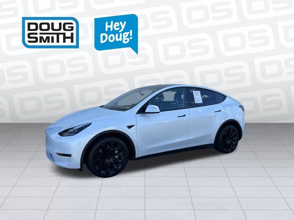 2025 Tesla Model Y Long Range — photo 1 of 16