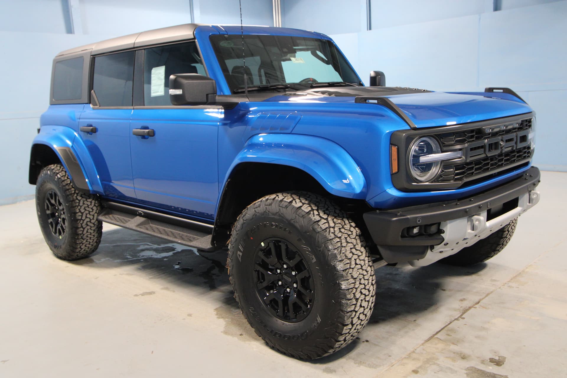 2026 Ford Bronco Raptor — photo 1 of 41