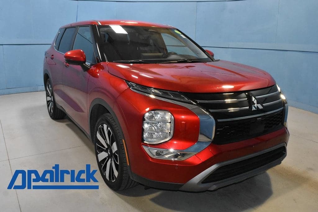 2025 Mitsubishi Outlander SE — photo 1 of 33