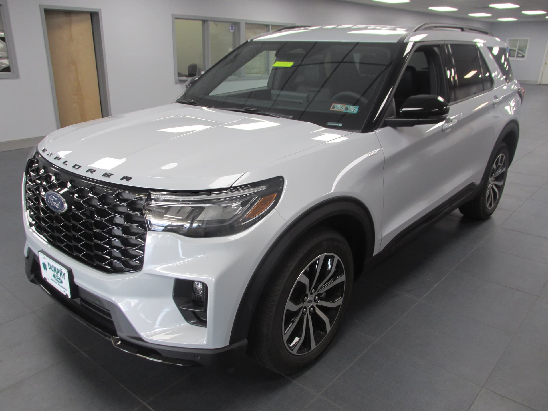 2026 Ford Explorer ST-Line — photo 1 of 45