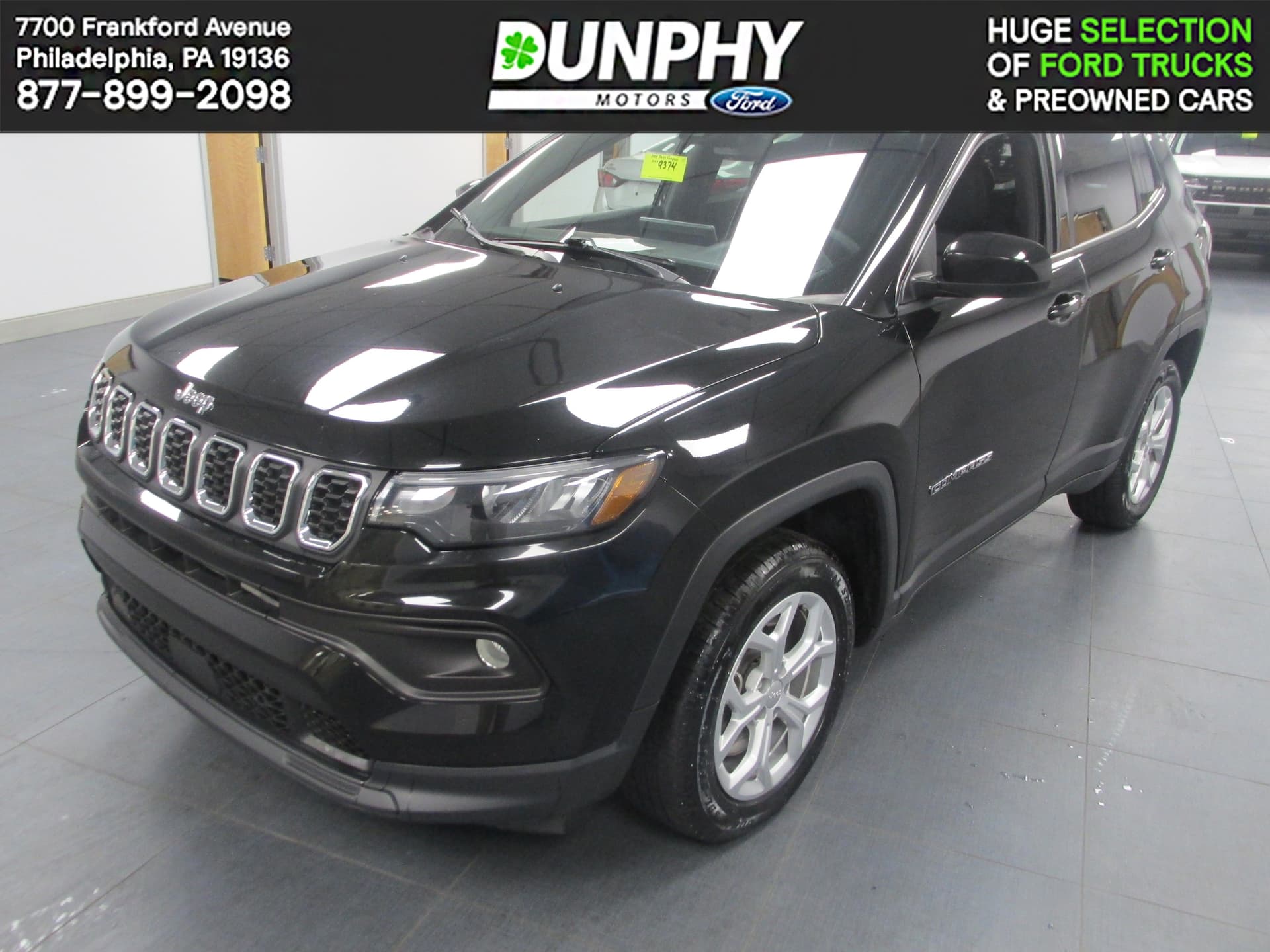 2024 Jeep Compass Latitude — photo 1 of 41