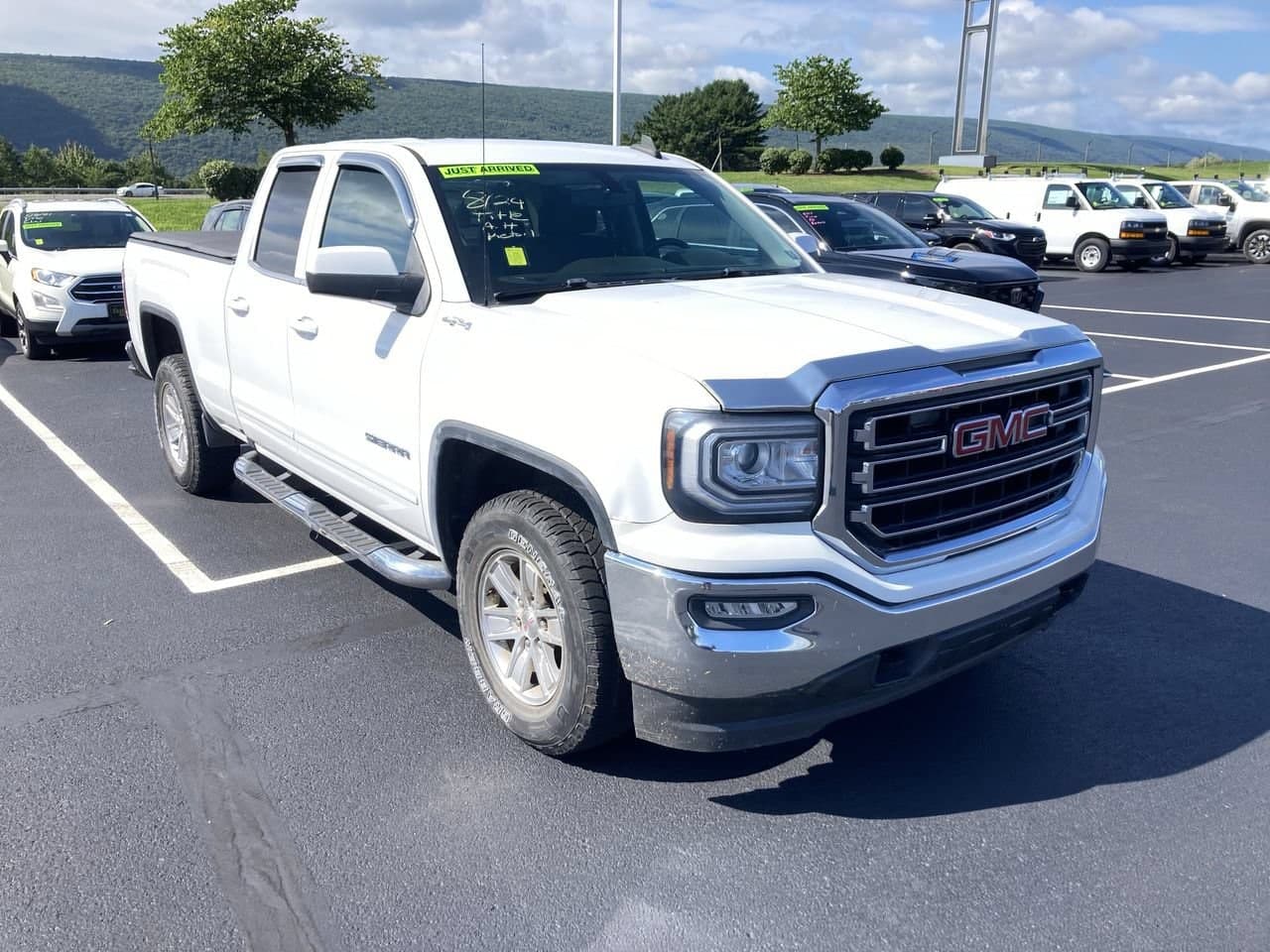 2016 GMC Sierra 1500 SLE — photo 1 of 13