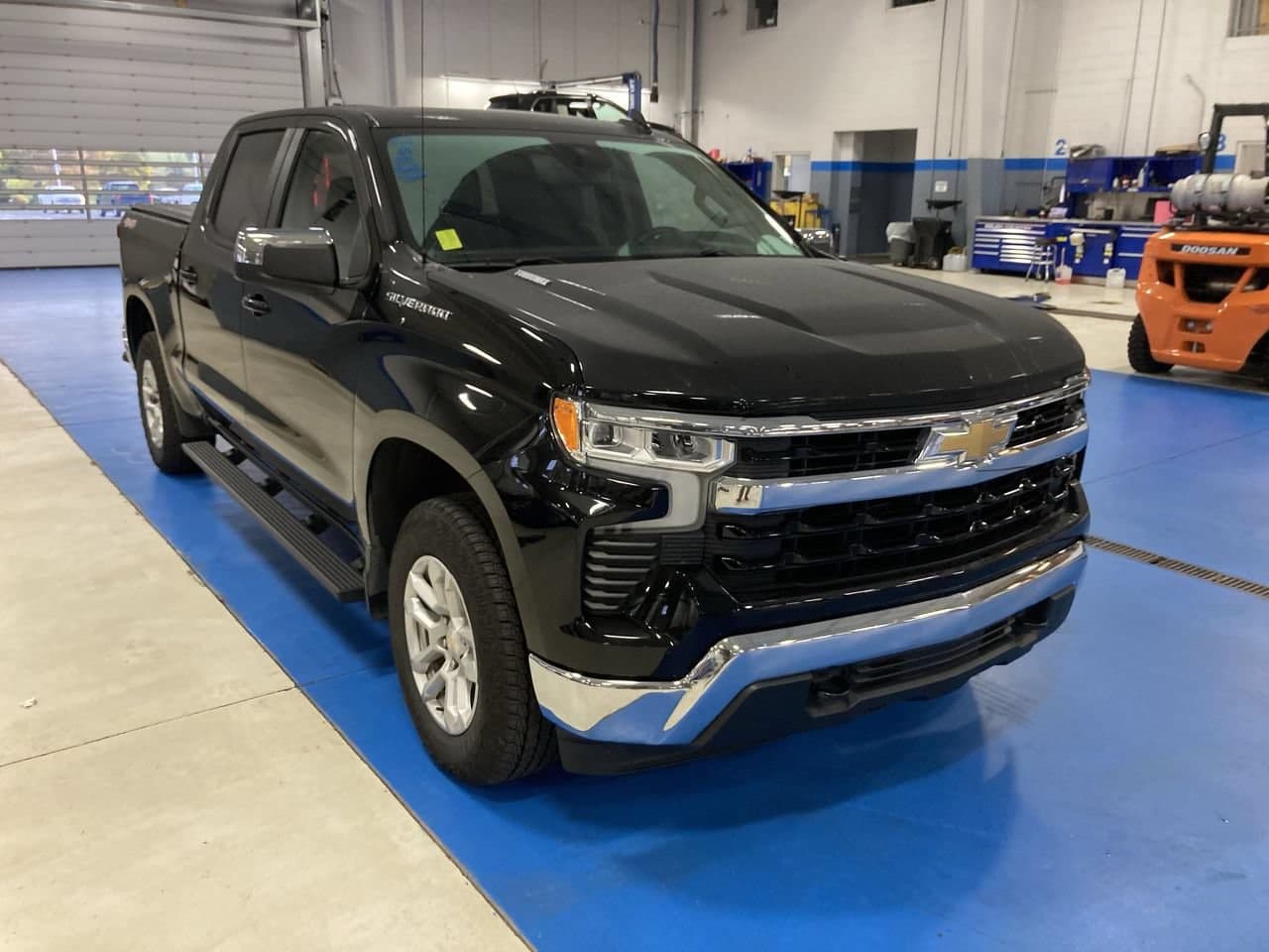 2024 Chevrolet Silverado 1500 LT — photo 1 of 13