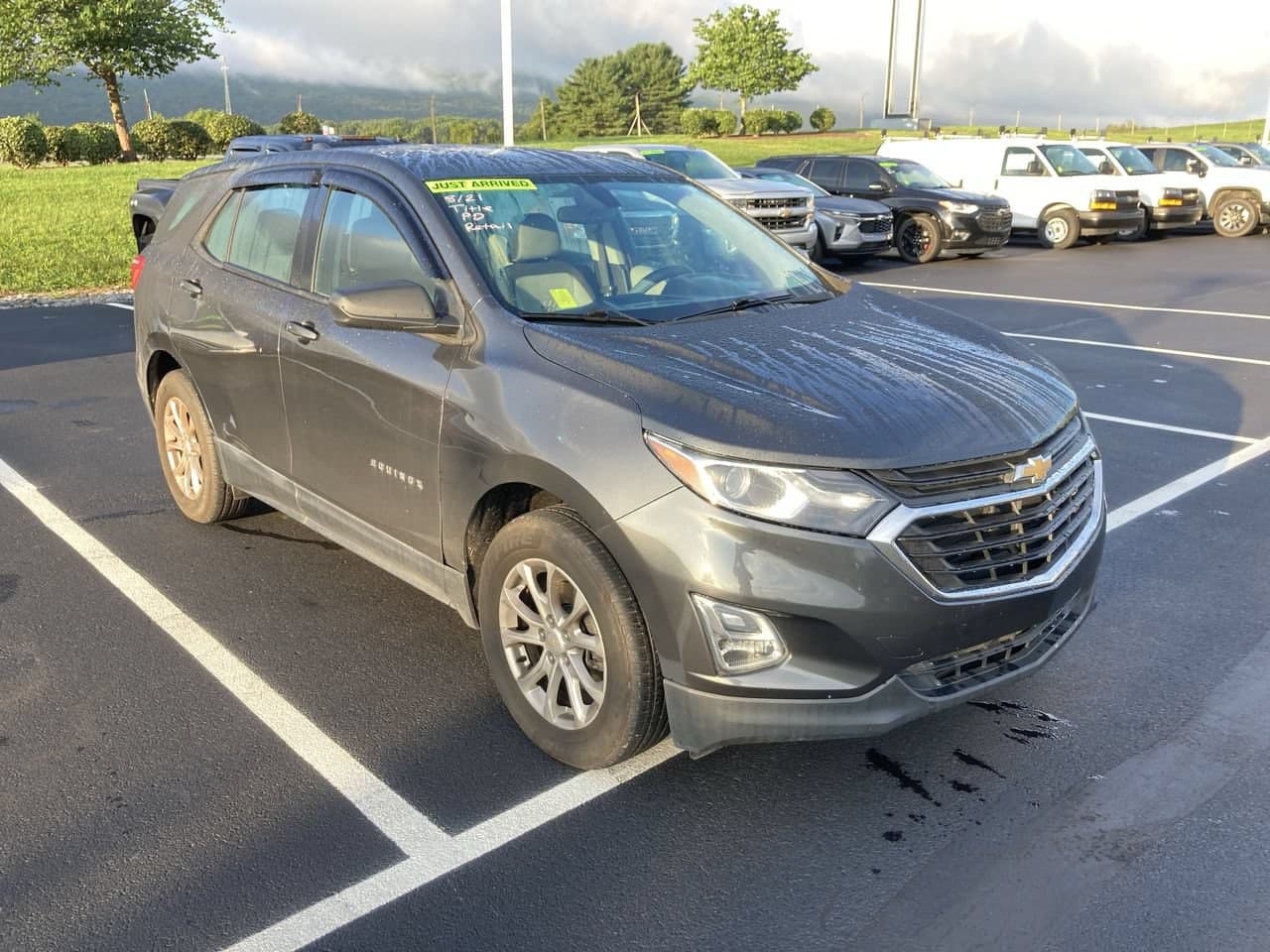 2018 Chevrolet Equinox LS — photo 1 of 11