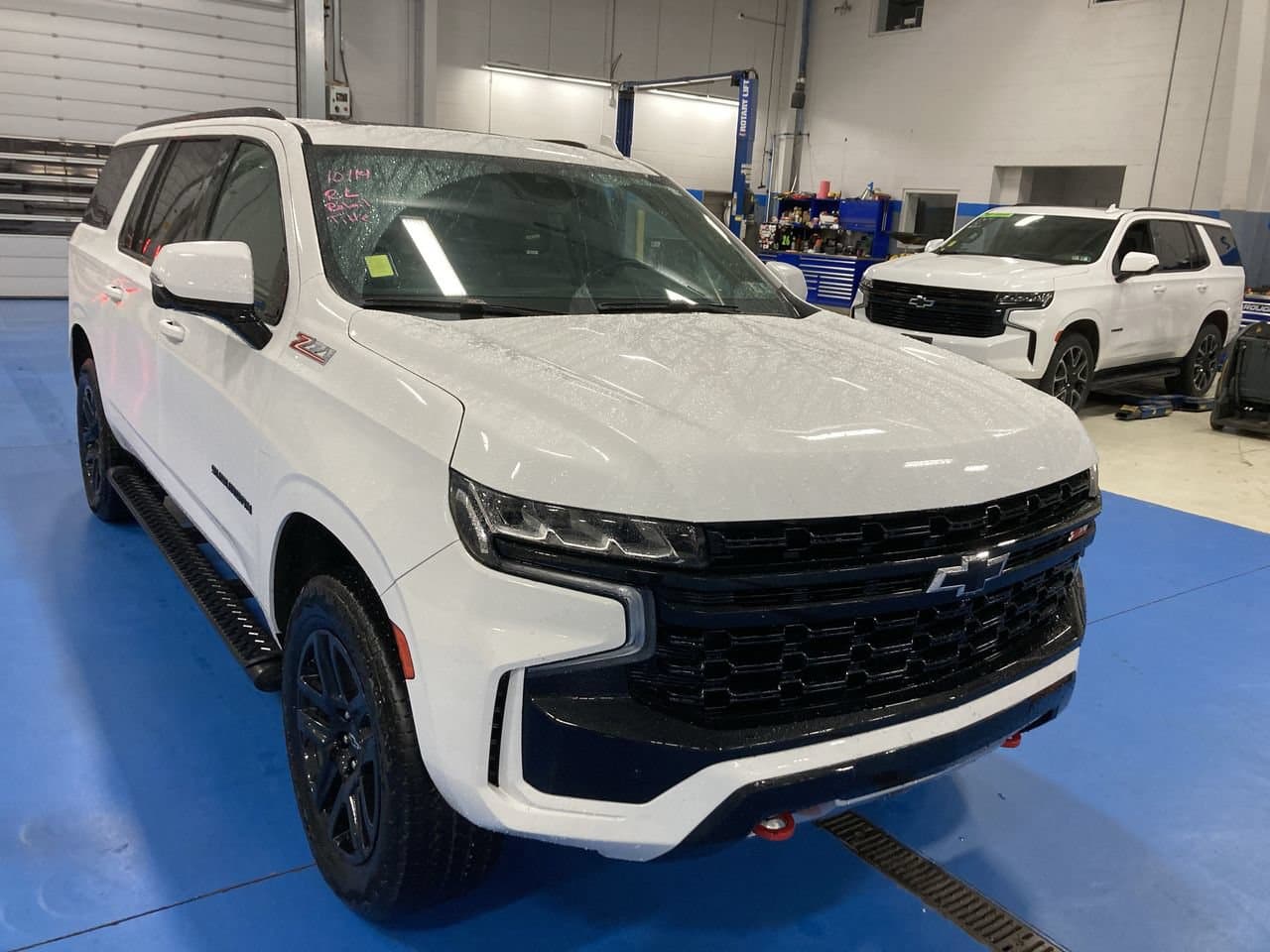 2023 Chevrolet Suburban Z71 — photo 1 of 14