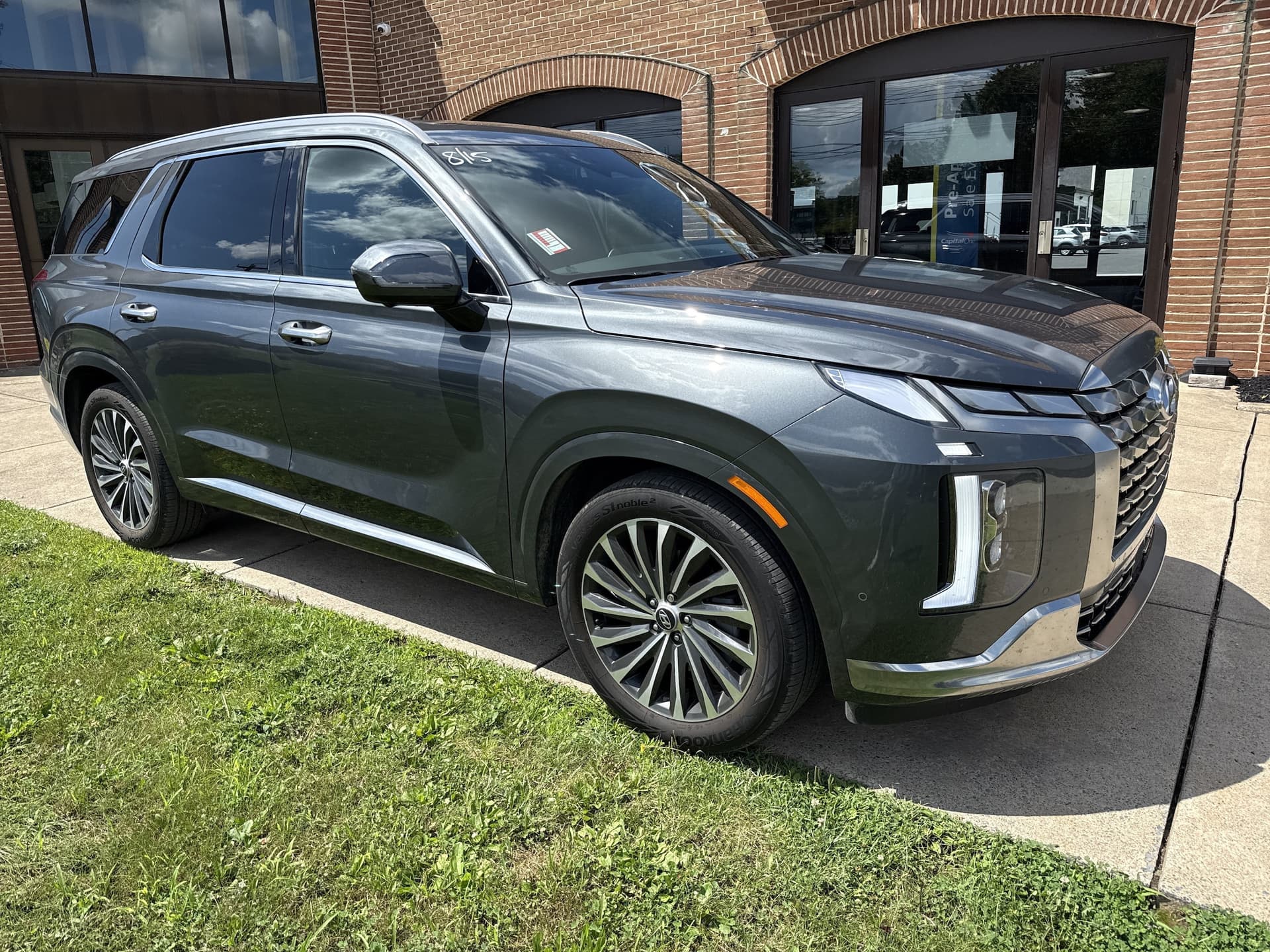 2025 Hyundai Palisade Calligraphy — photo 1 of 16