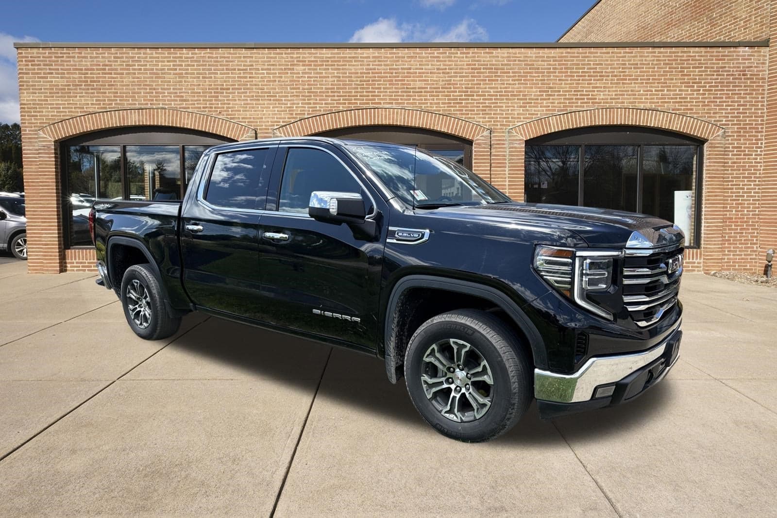 2025 GMC Sierra 1500 SLT — photo 1 of 26