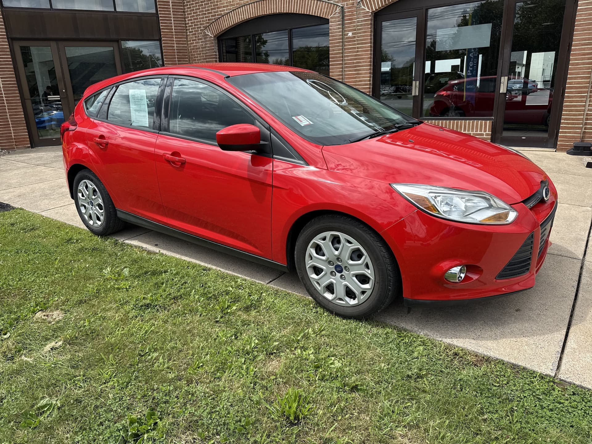 2012 Ford Focus SE — photo 1 of 16