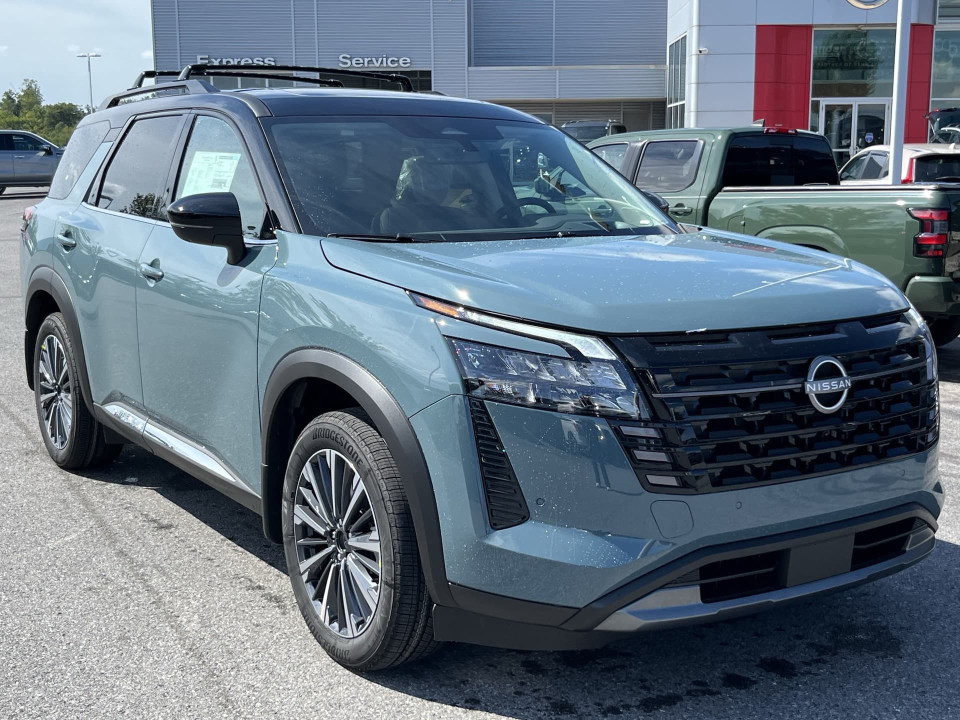 2026 Nissan Pathfinder Platinum — photo 1 of 41