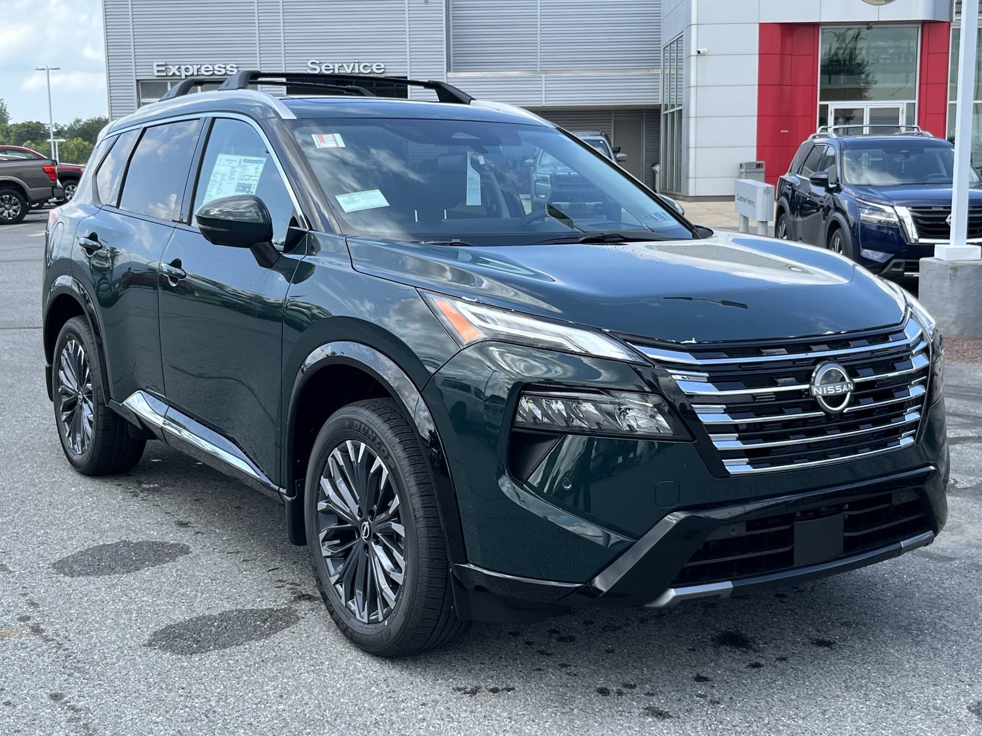 2026 Nissan Rogue Platinum — photo 1 of 40