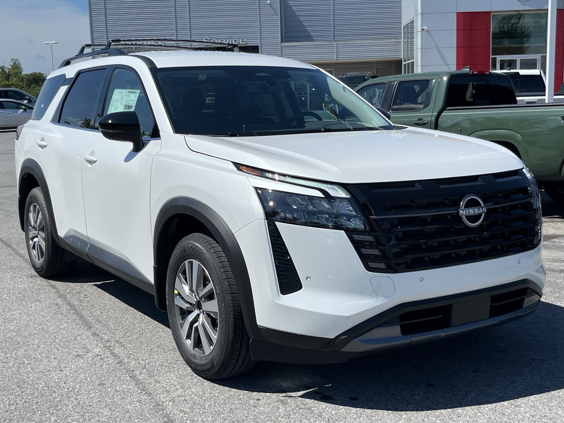2026 Nissan Pathfinder SL — photo 1 of 39
