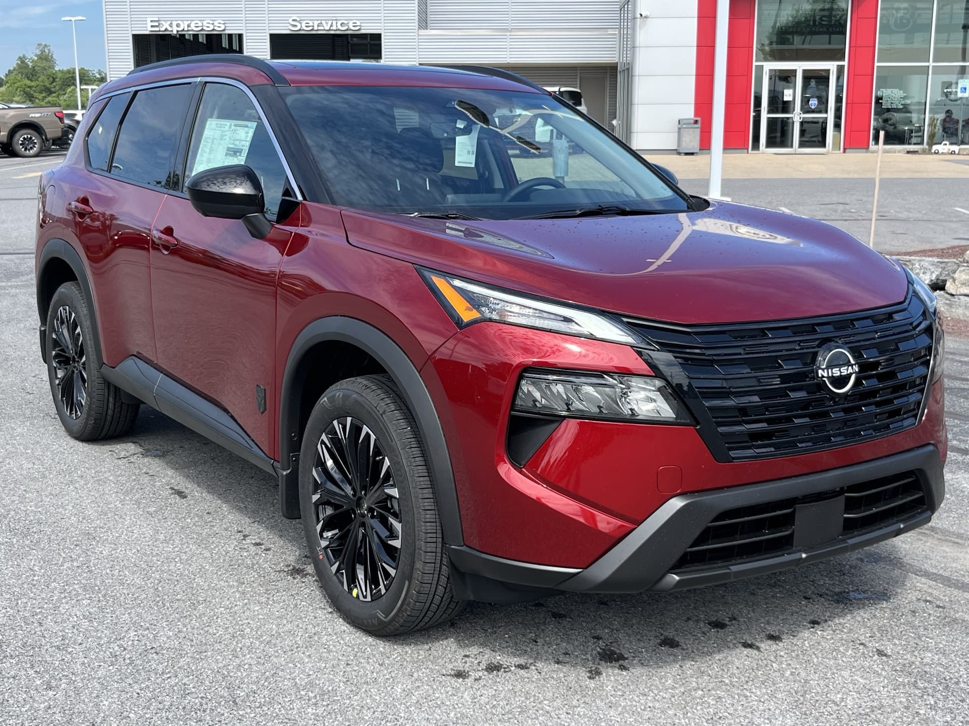 2026 Nissan Rogue Dark Armor — photo 1 of 37