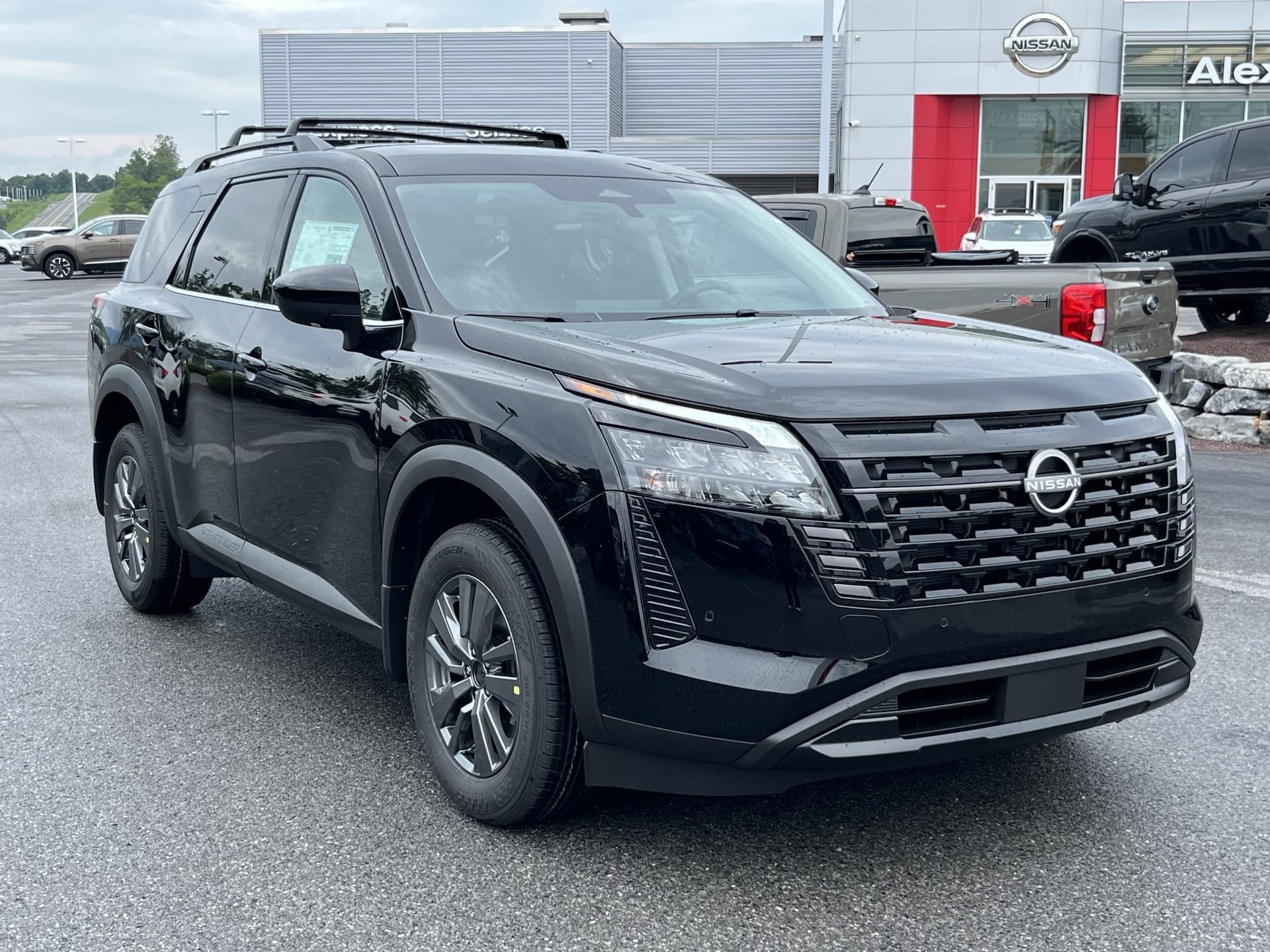 2026 Nissan Pathfinder SV — photo 1 of 36