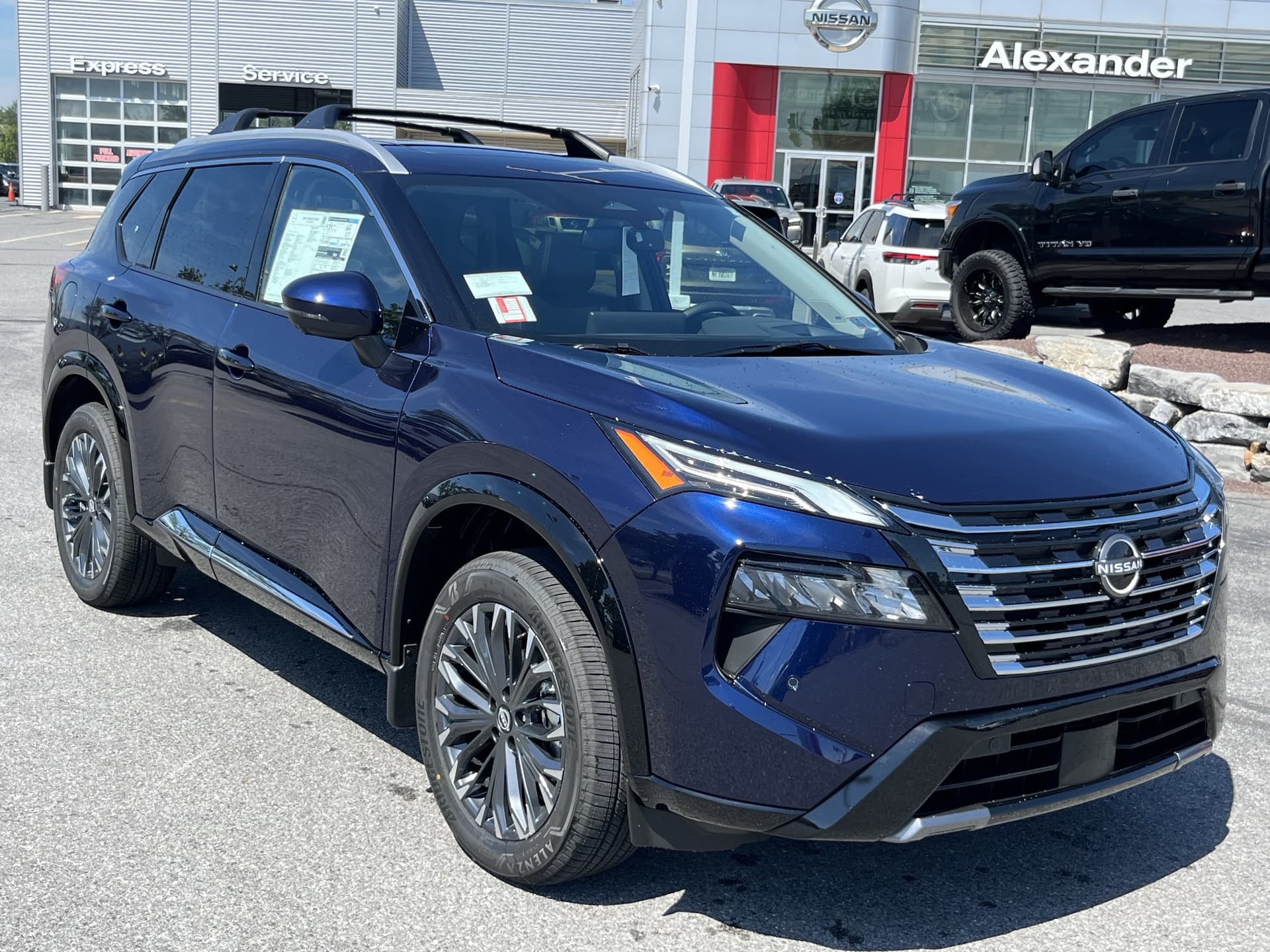 2026 Nissan Rogue Platinum — photo 1 of 40