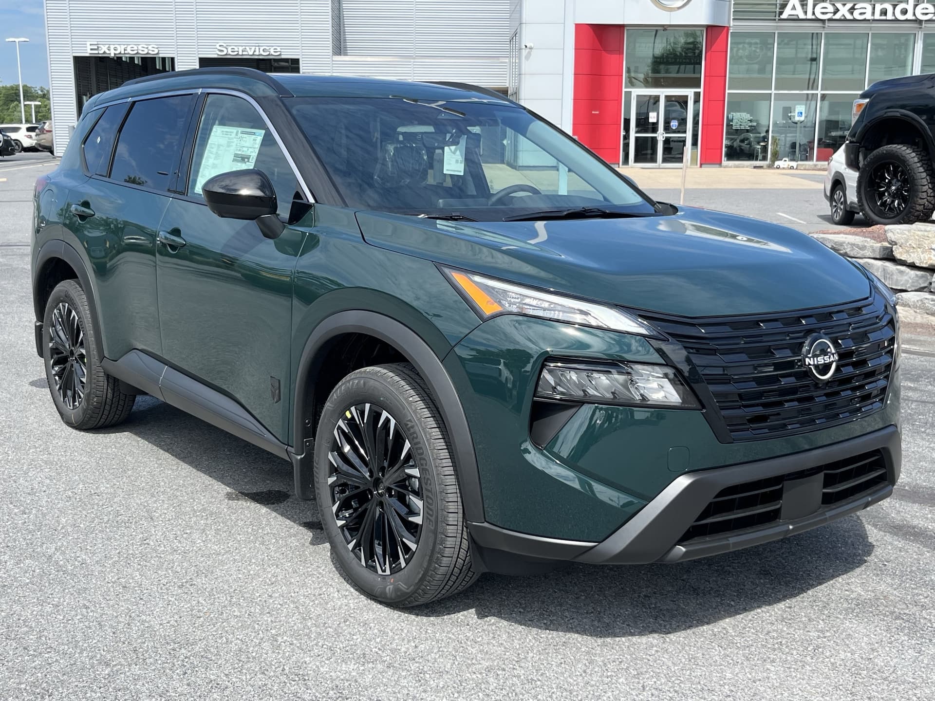 2026 Nissan Rogue Dark Armor — photo 1 of 38