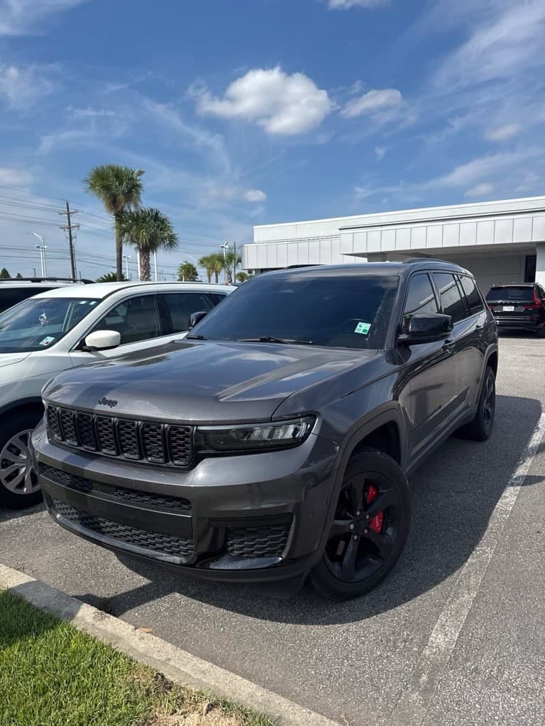 2022 Jeep Grand Cherokee L Altitude — photo 1 of 6