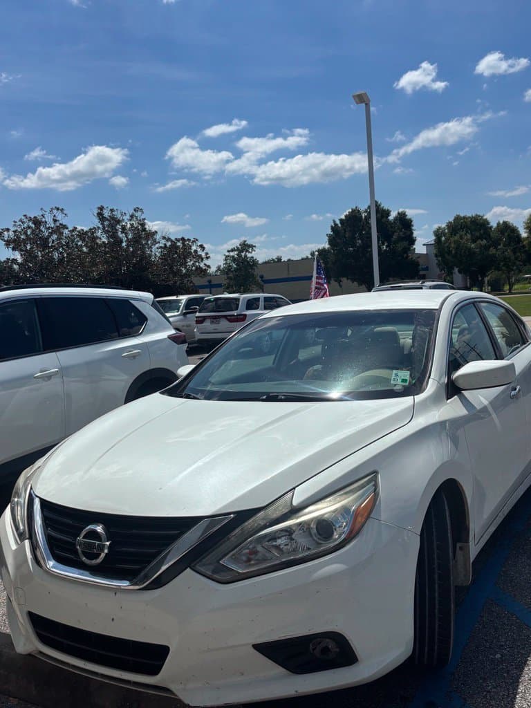 2017 Nissan Altima 2.5 SV — photo 1 of 8