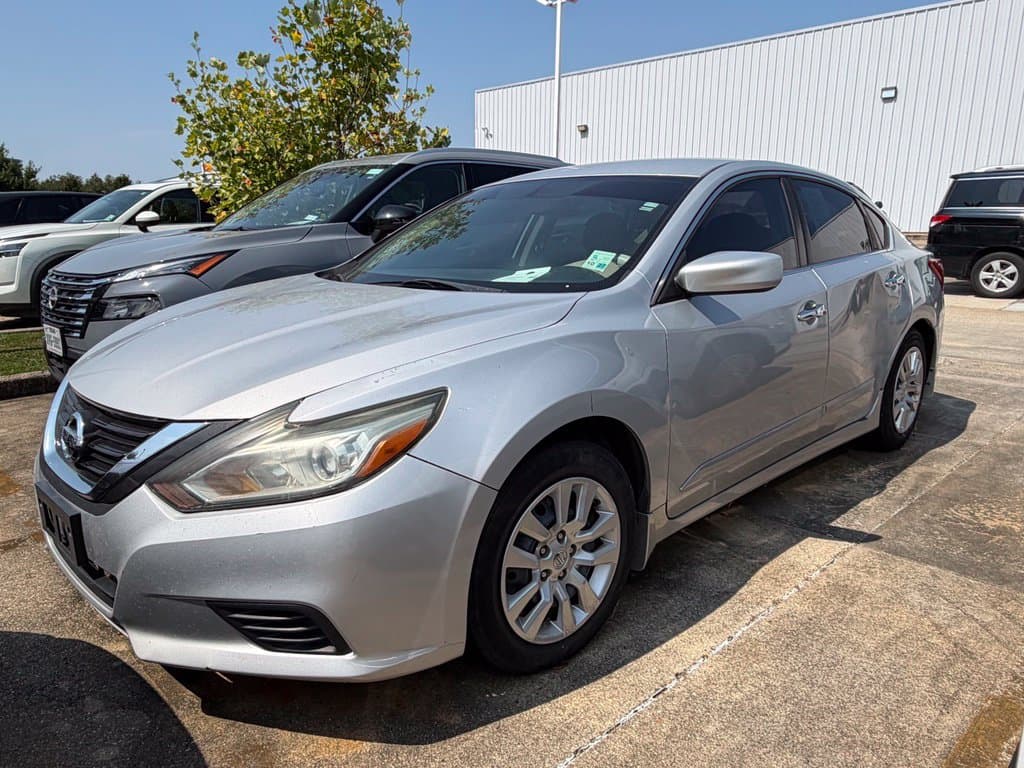 2016 Nissan Altima 2.5 S — photo 1 of 13