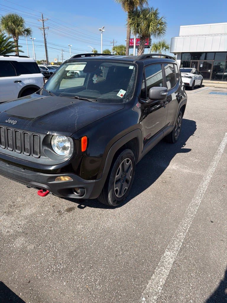 2017 Jeep Renegade Trailhawk — photo 1 of 3