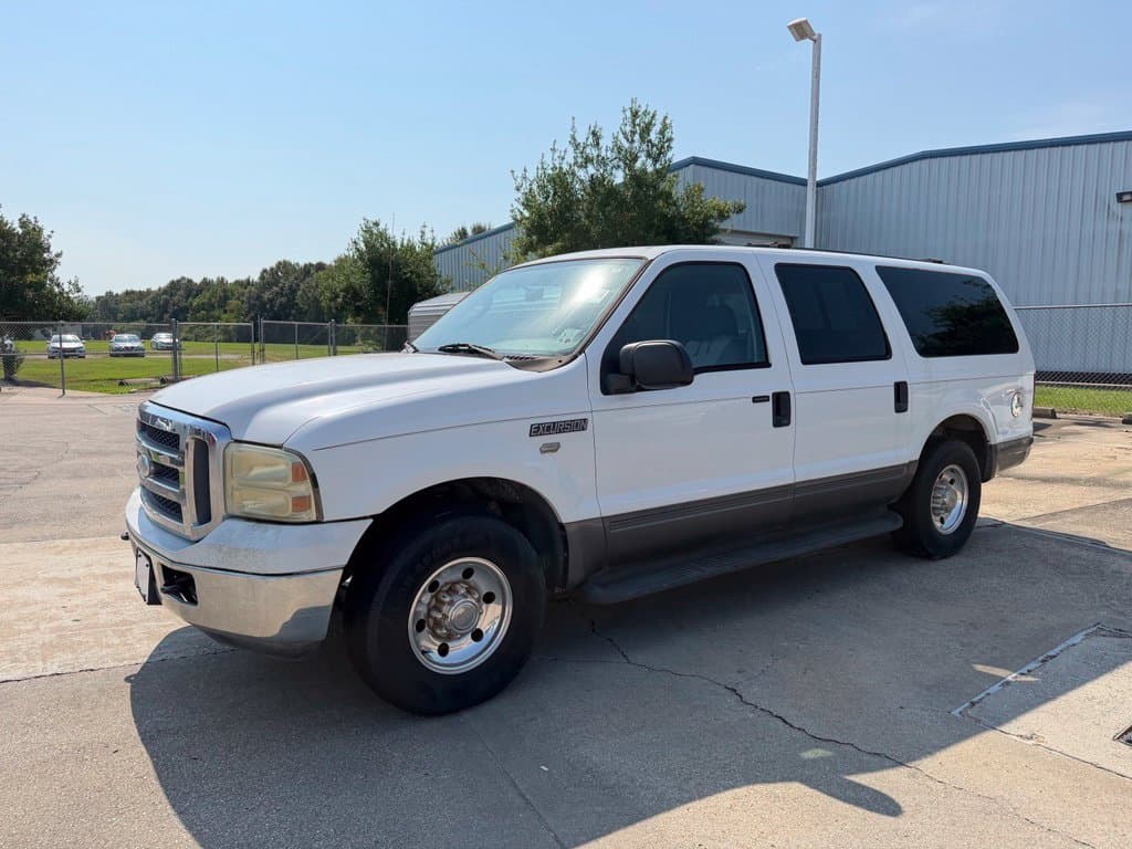2005 Ford Excursion XLT — photo 1 of 14