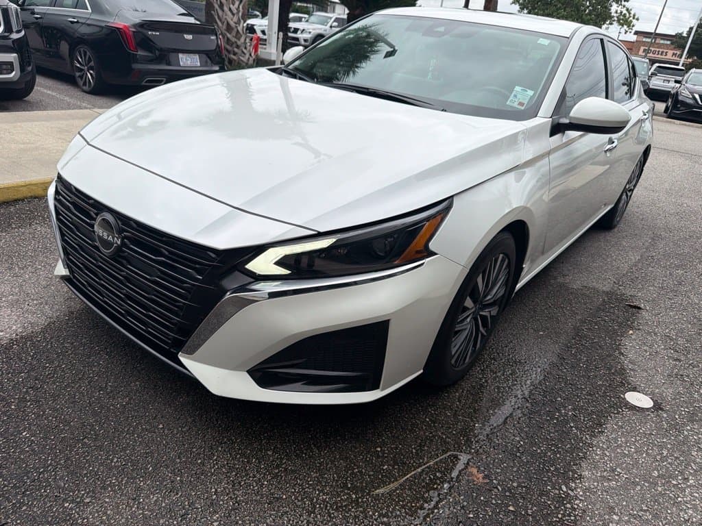 2023 Nissan Altima 2.5 SV — photo 1 of 7