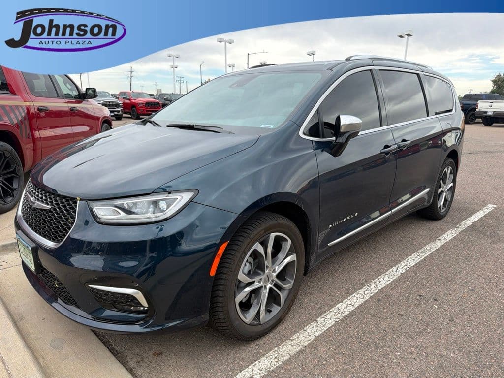 2025 Chrysler Pacifica Pinnacle — photo 1 of 4